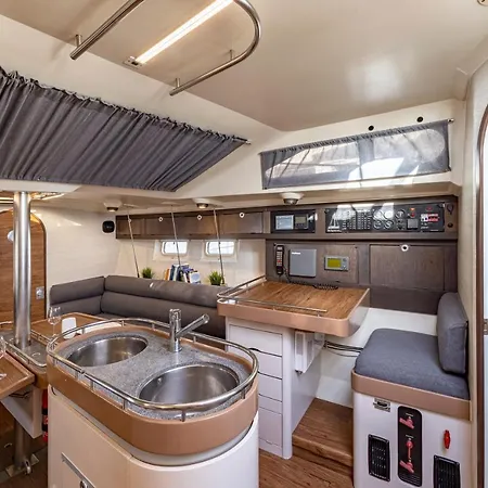 Relaxing On A 38ft Sail Yacht *